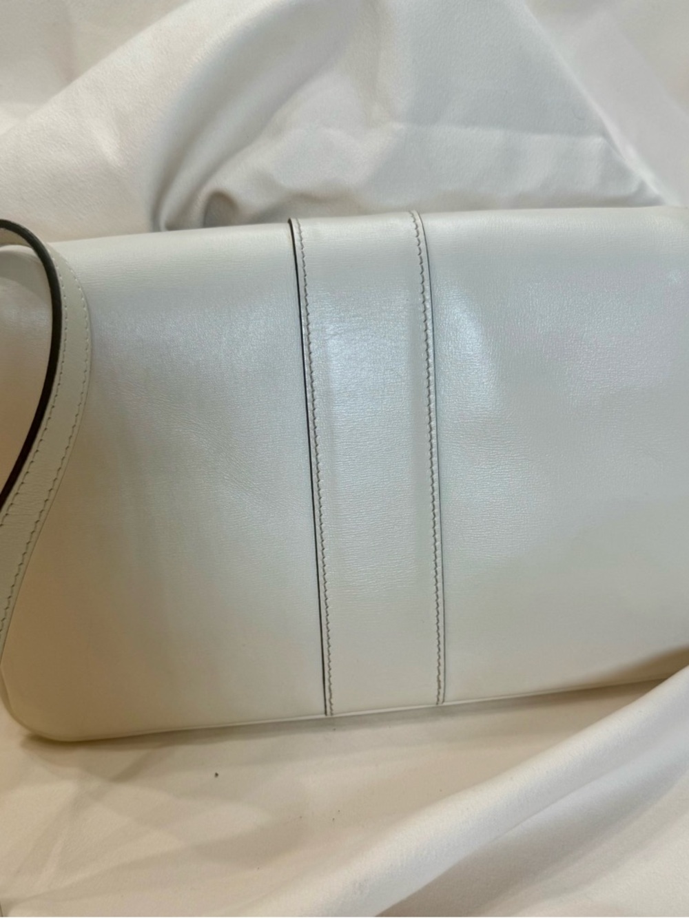 Gucci Arli Small Leather Shoulder Bag – Gold Double G - Off-White - Picture 3 of 11